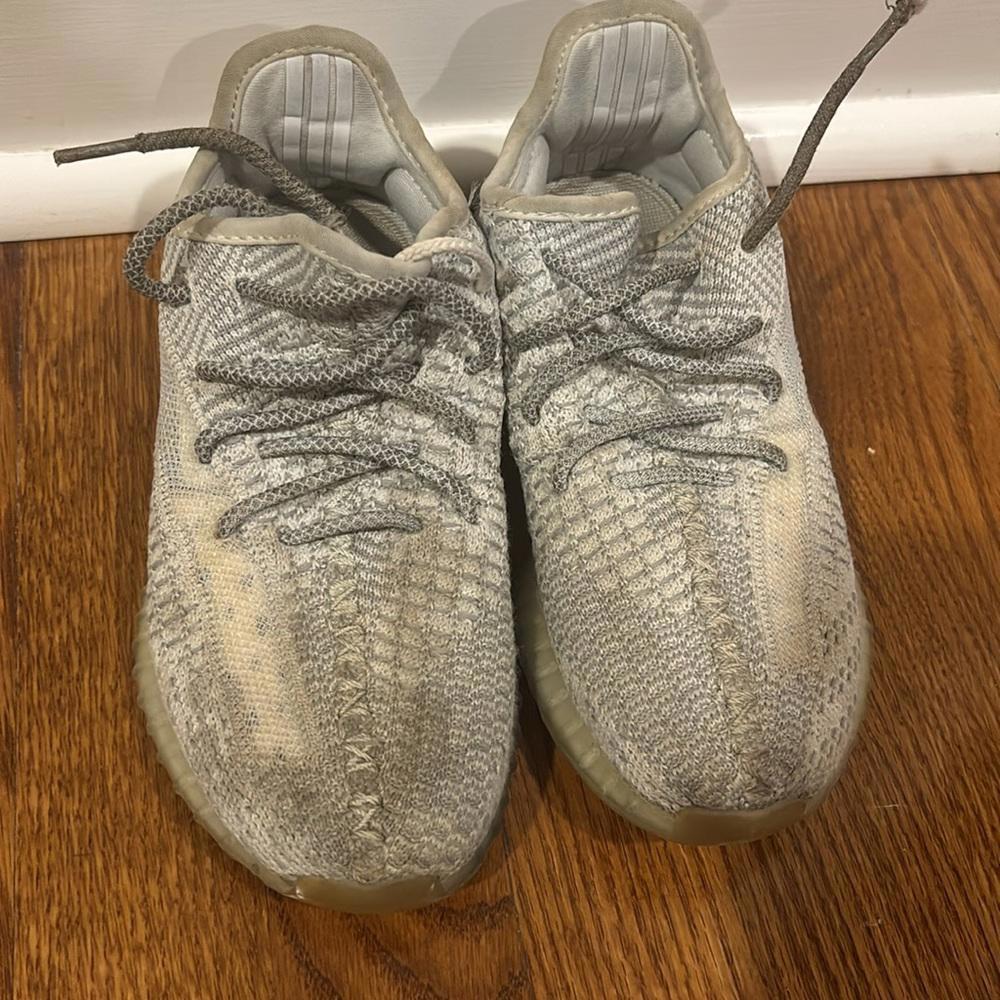 Boys Yeezy - Picture 2 of 6